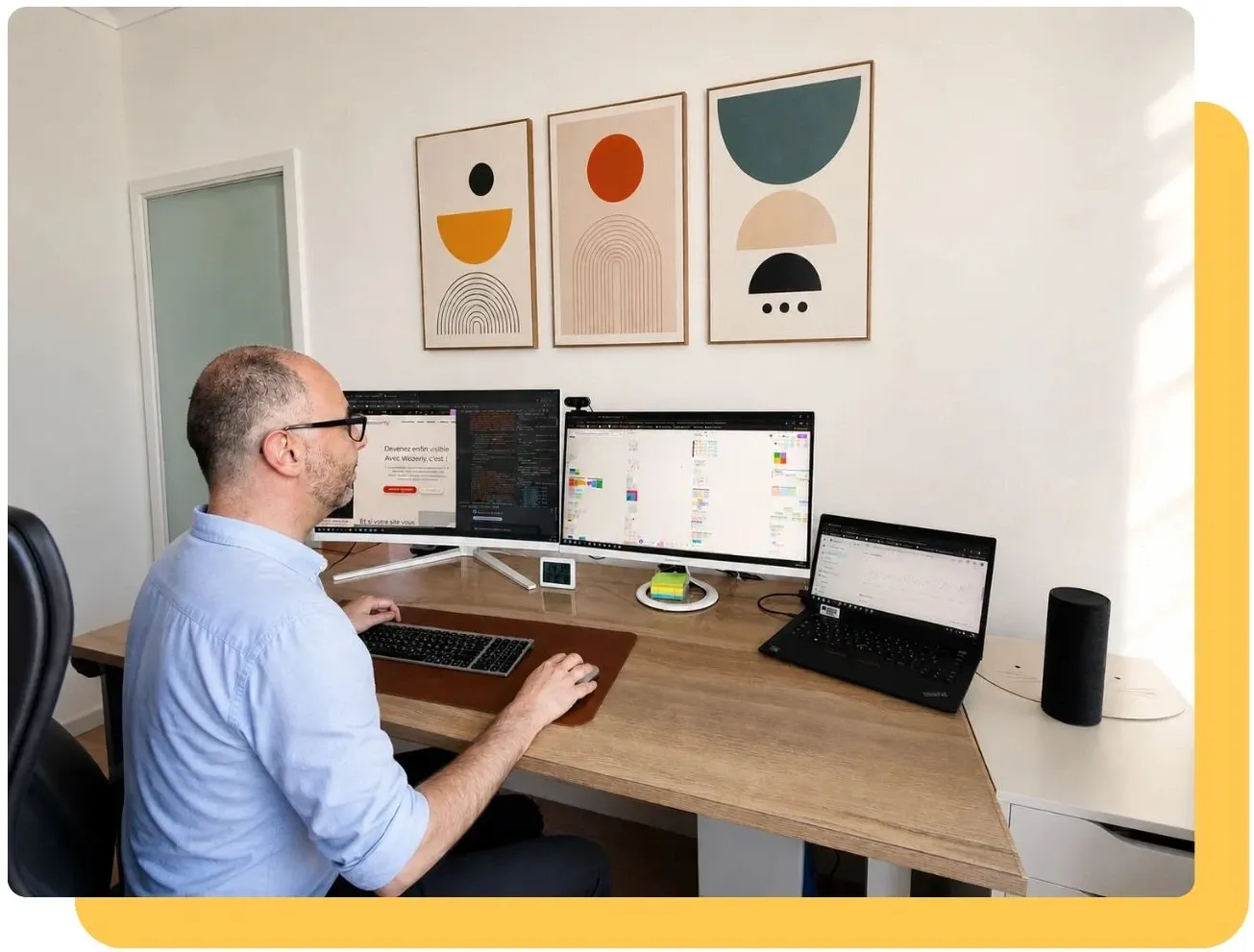 Johan Creeten fondateur de Wazerty travaillant sur un projet de visibilité digitale