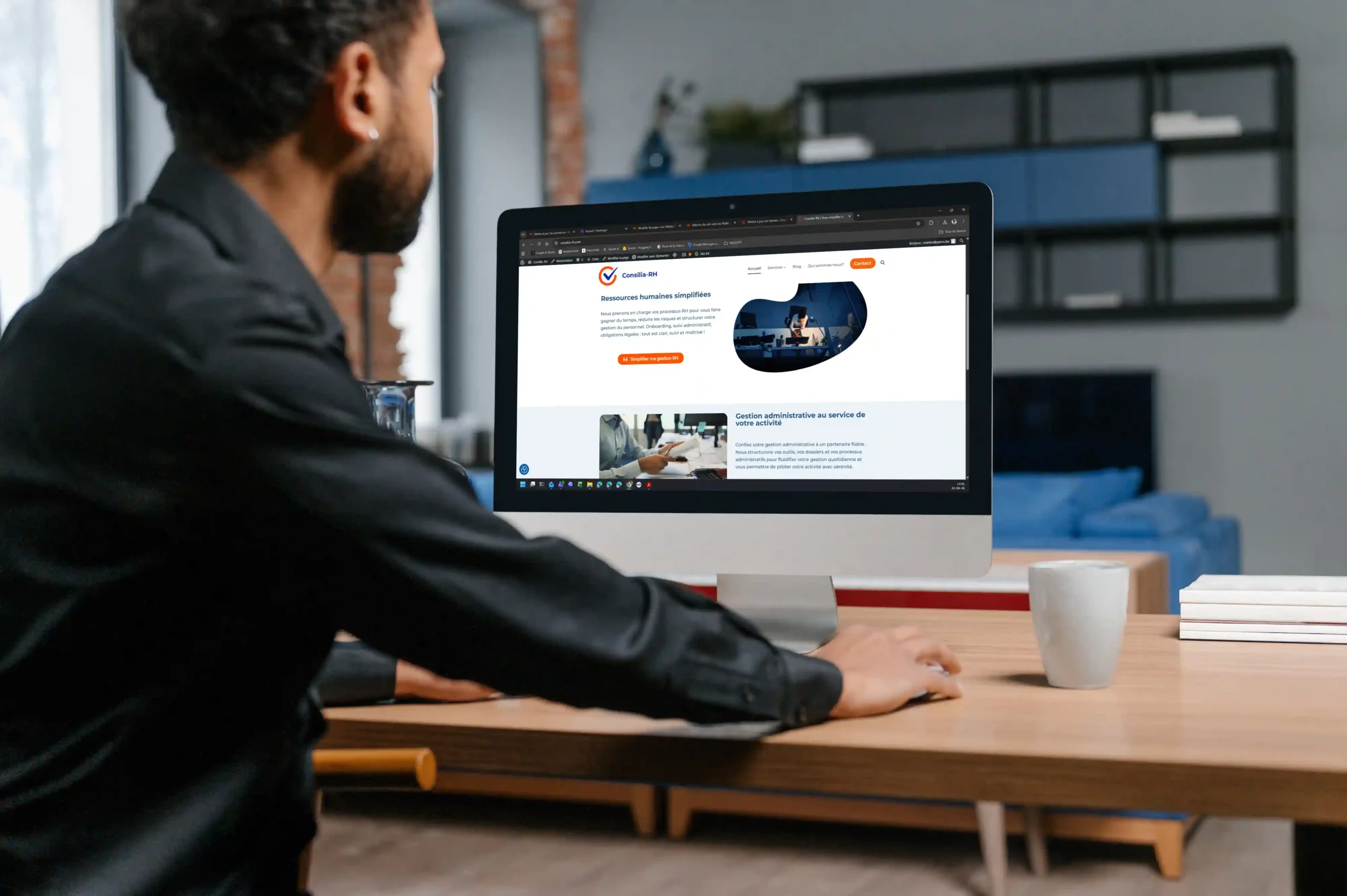 Site vitrine Consilia-RH affiché sur ordinateur après sa création par Wazerty