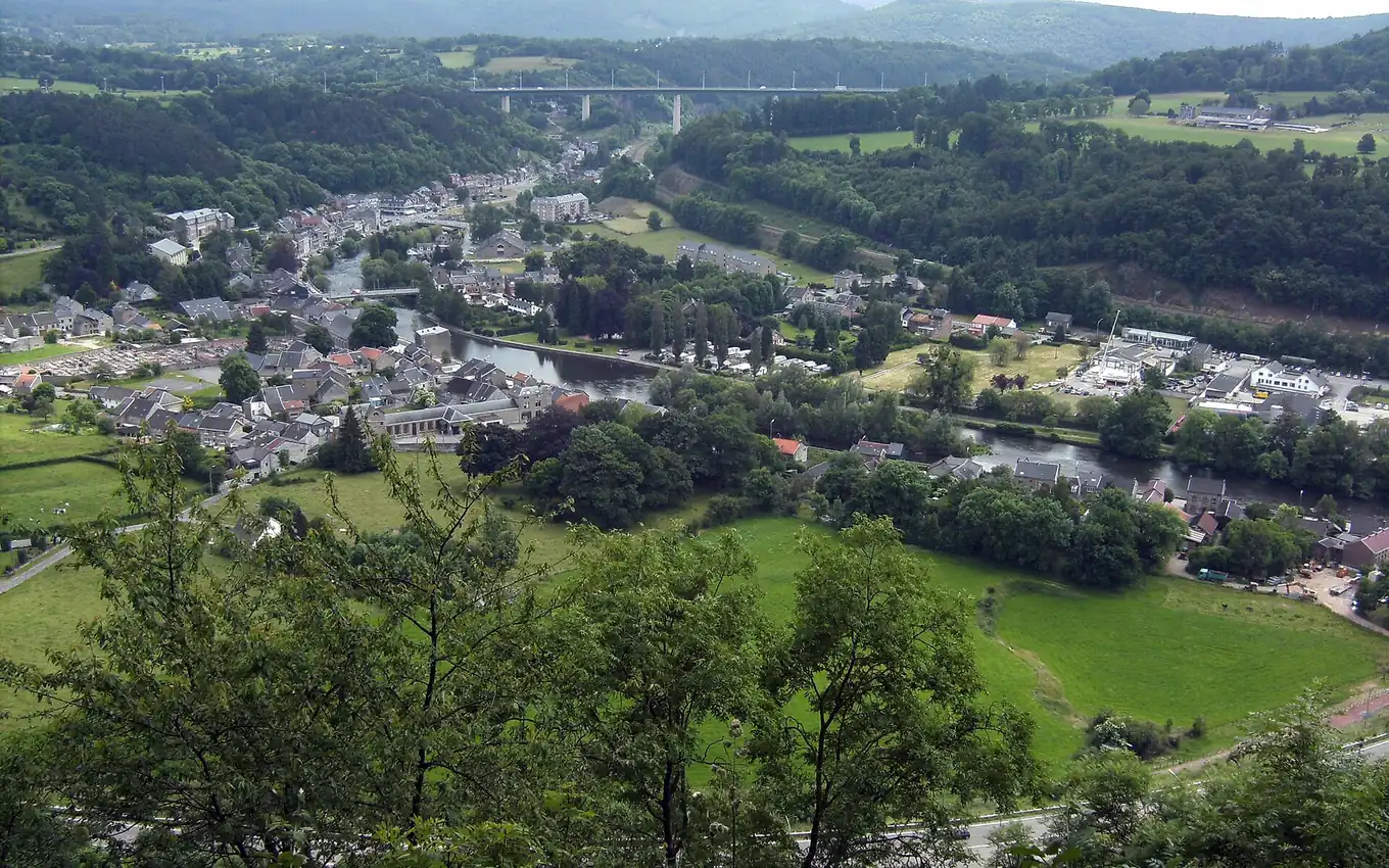 Vue de Remouchamps et de la vallée de l’Amblève depuis la Heid des Gattes