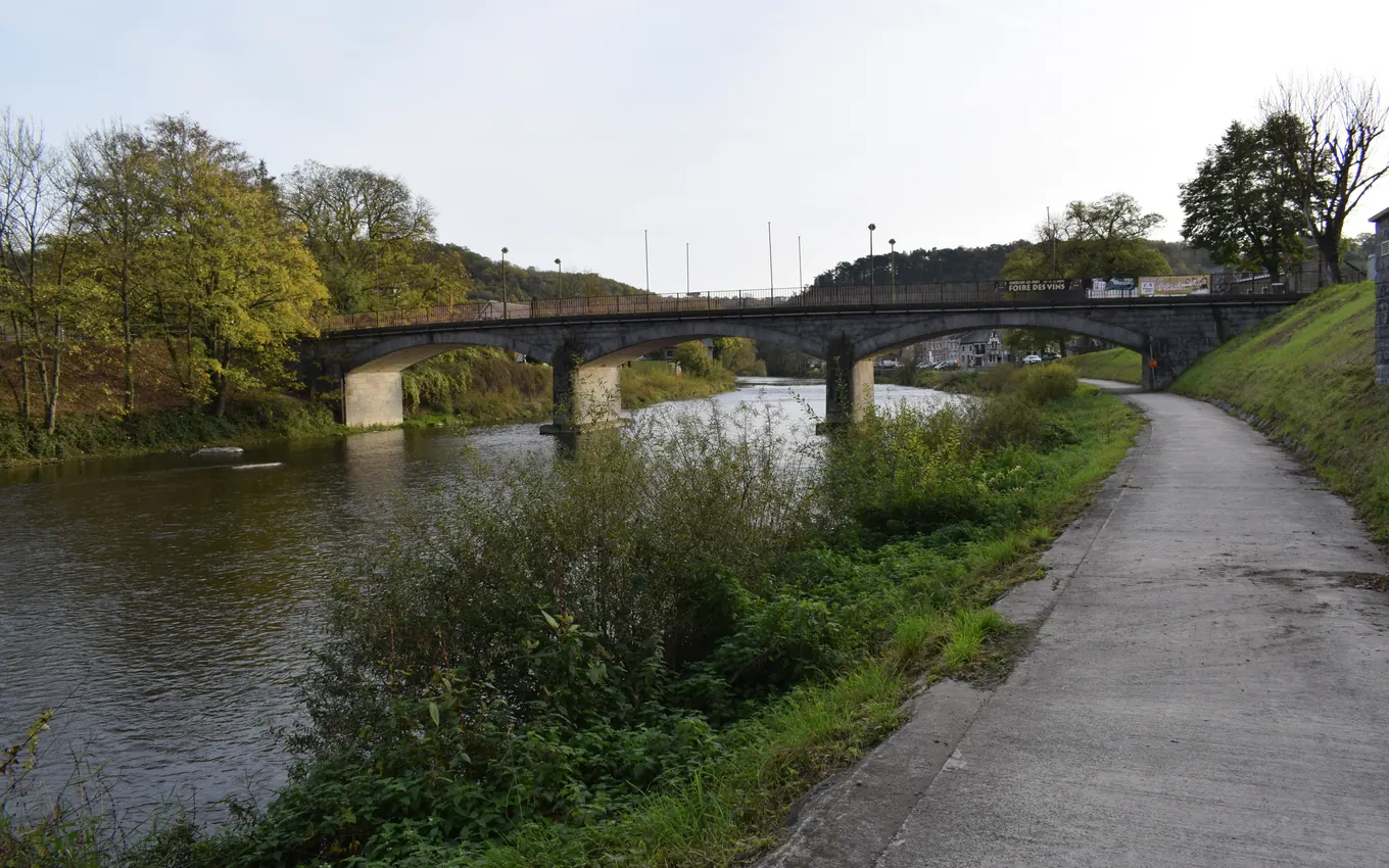 Pont de Comblain-la-Tour et RAVeL au bord de l’Ourthe