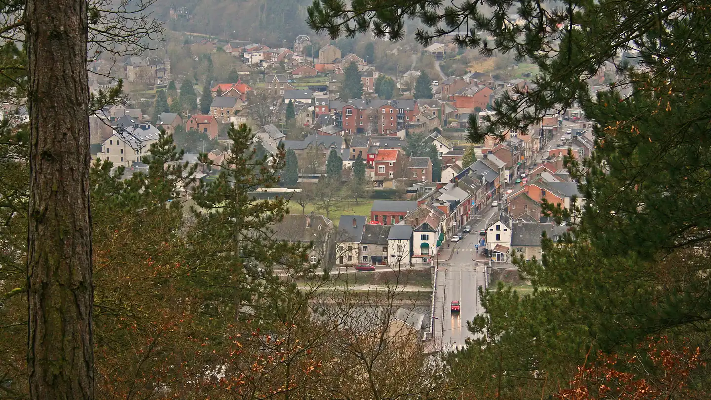 Vue panoramique du centre de Hamoir depuis les hauteurs