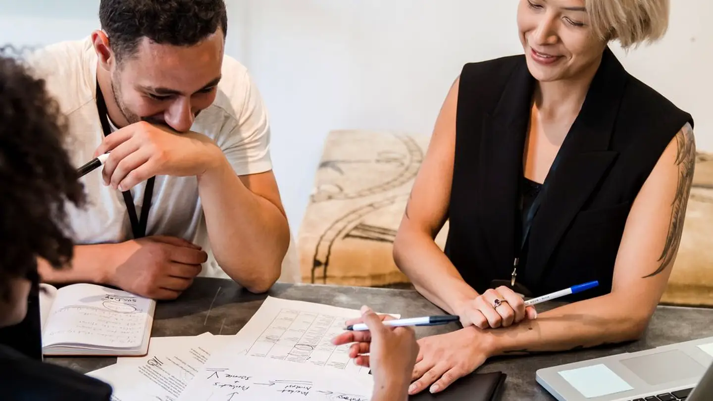 Préparation d’un projet dans un bureau moderne