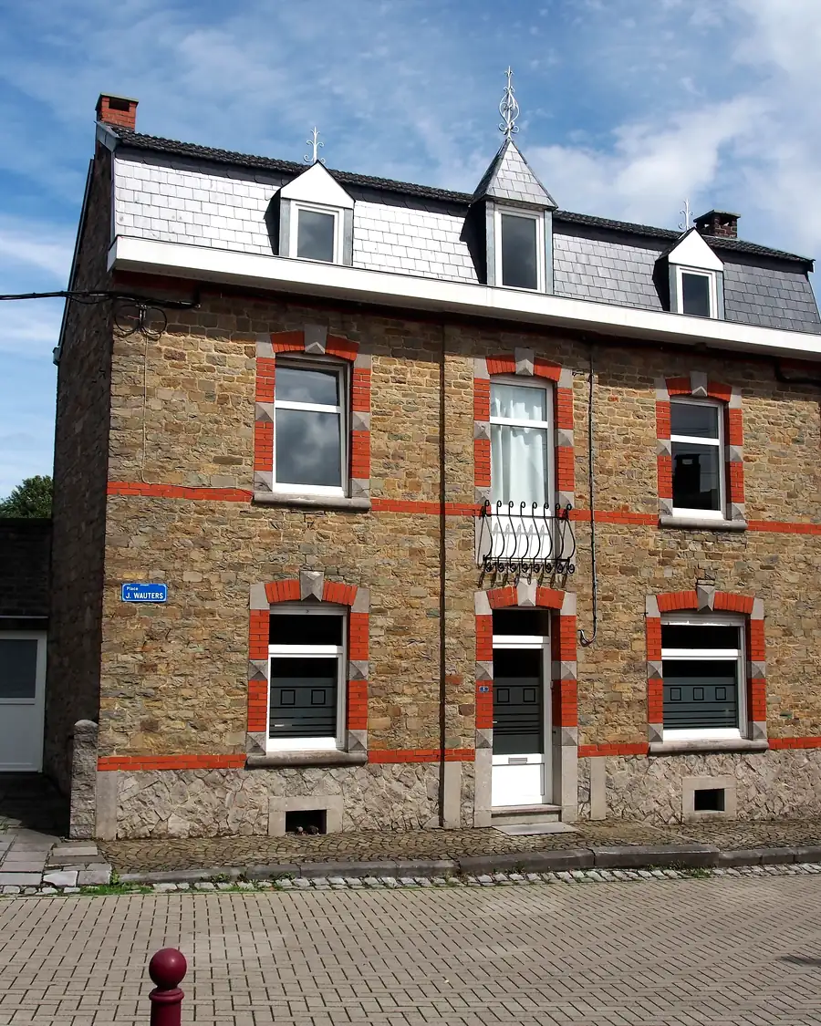 Maison en pierre sur la place Joseph Wauters à Sprimont